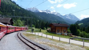 Eile mit Weile:  Aussichtsreich ist die Fahrt mit den Schweizer Bahnen. 