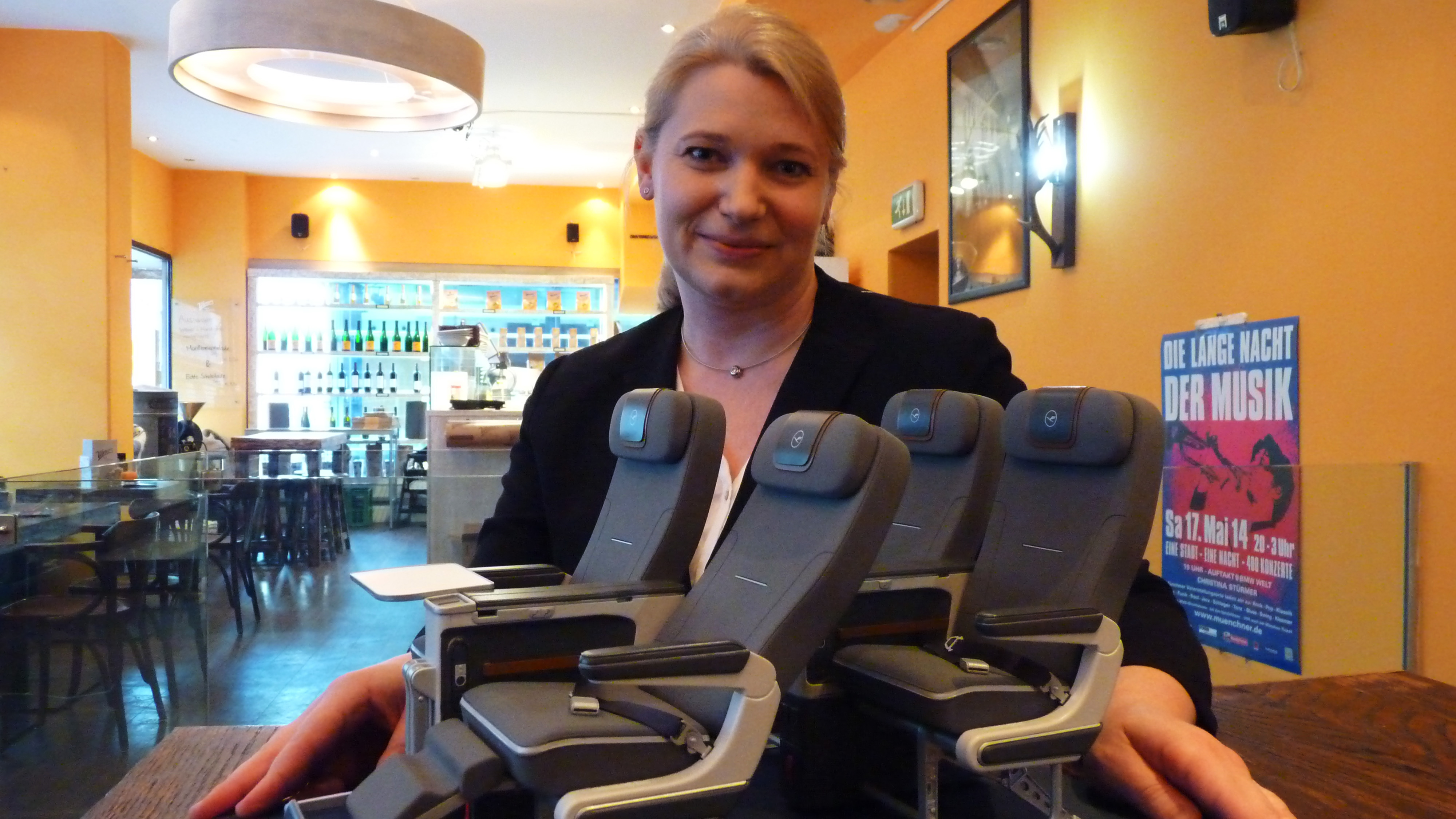  - Annette-Mann-von-Lufthansa-präsentiert-das-Premium-Economy-Modell