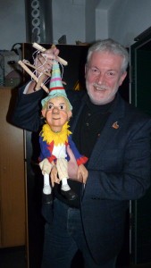 Puppenspieler Klaus Marschall mit Kasperl