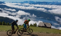 E-Bikes: Lächelnd auf den Berg