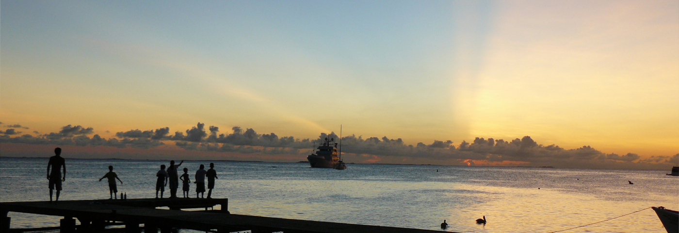 Los Roques Kinder am Abend